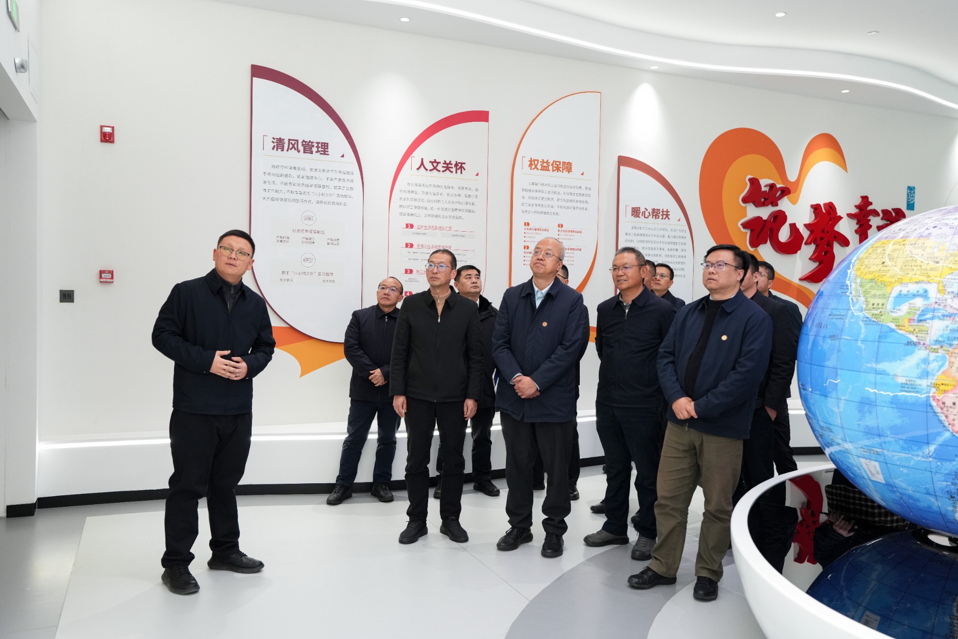 ?集团与滇西利用技术大学互换座谈