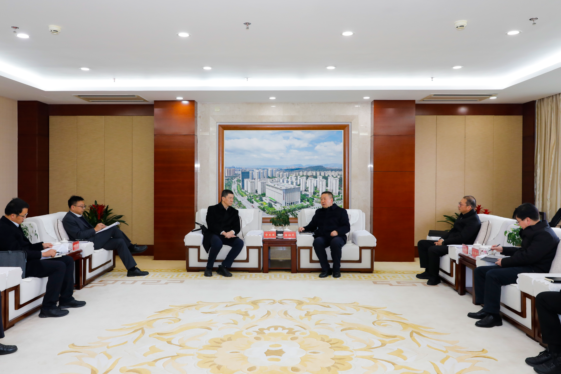 集团与中国银行云南省分行互换座谈
