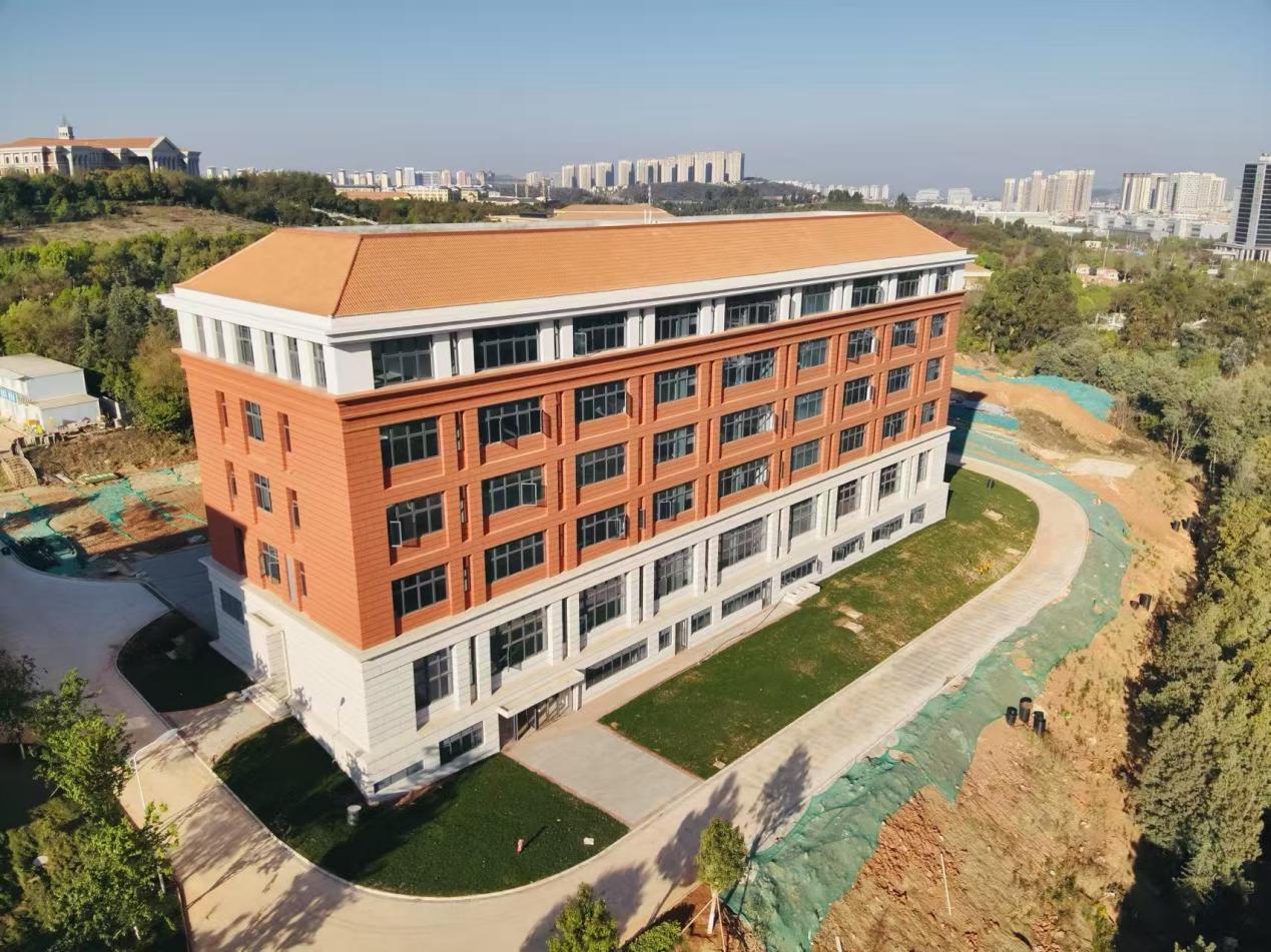 云南大学呈贡校区二期讲授尝试楼2号楼项目顺利通过竣工结合验收