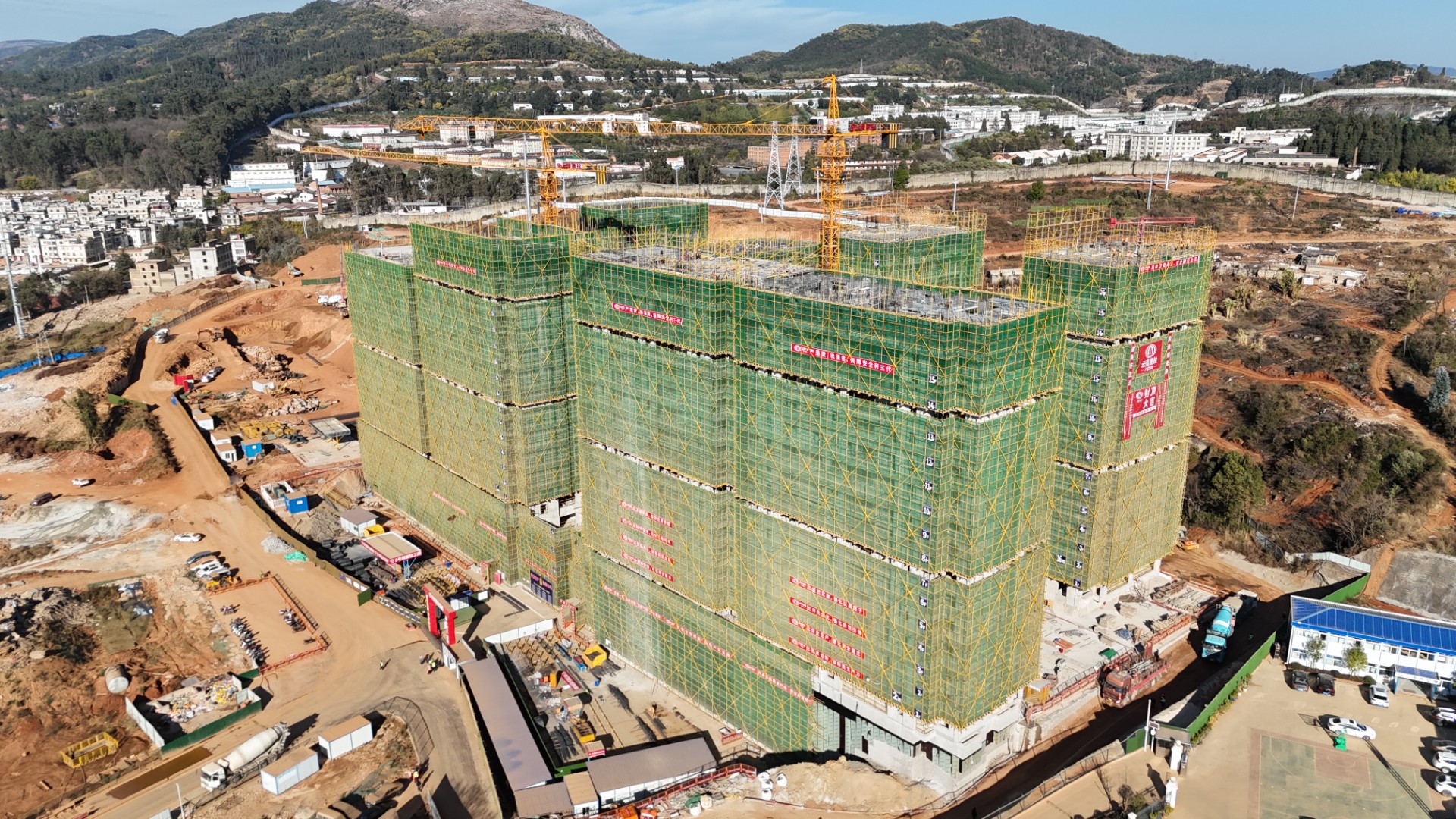 五华区普吉路城中村刷新A-7地块安设房施工项目15#、16#主体封顶