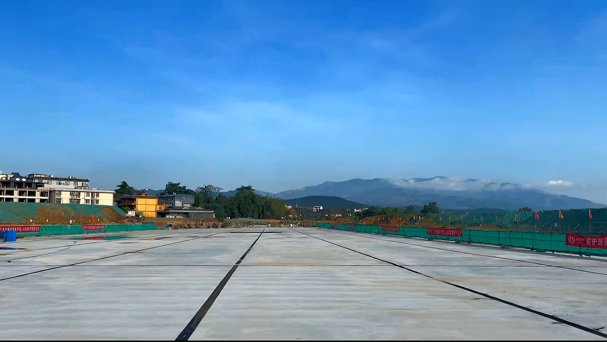 西双版纳机场南卧河改路工程箱涵主体结构合龙