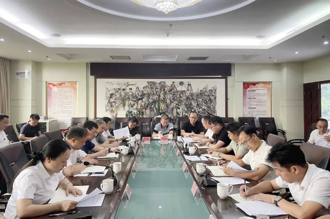 集团与德宏州互换座谈