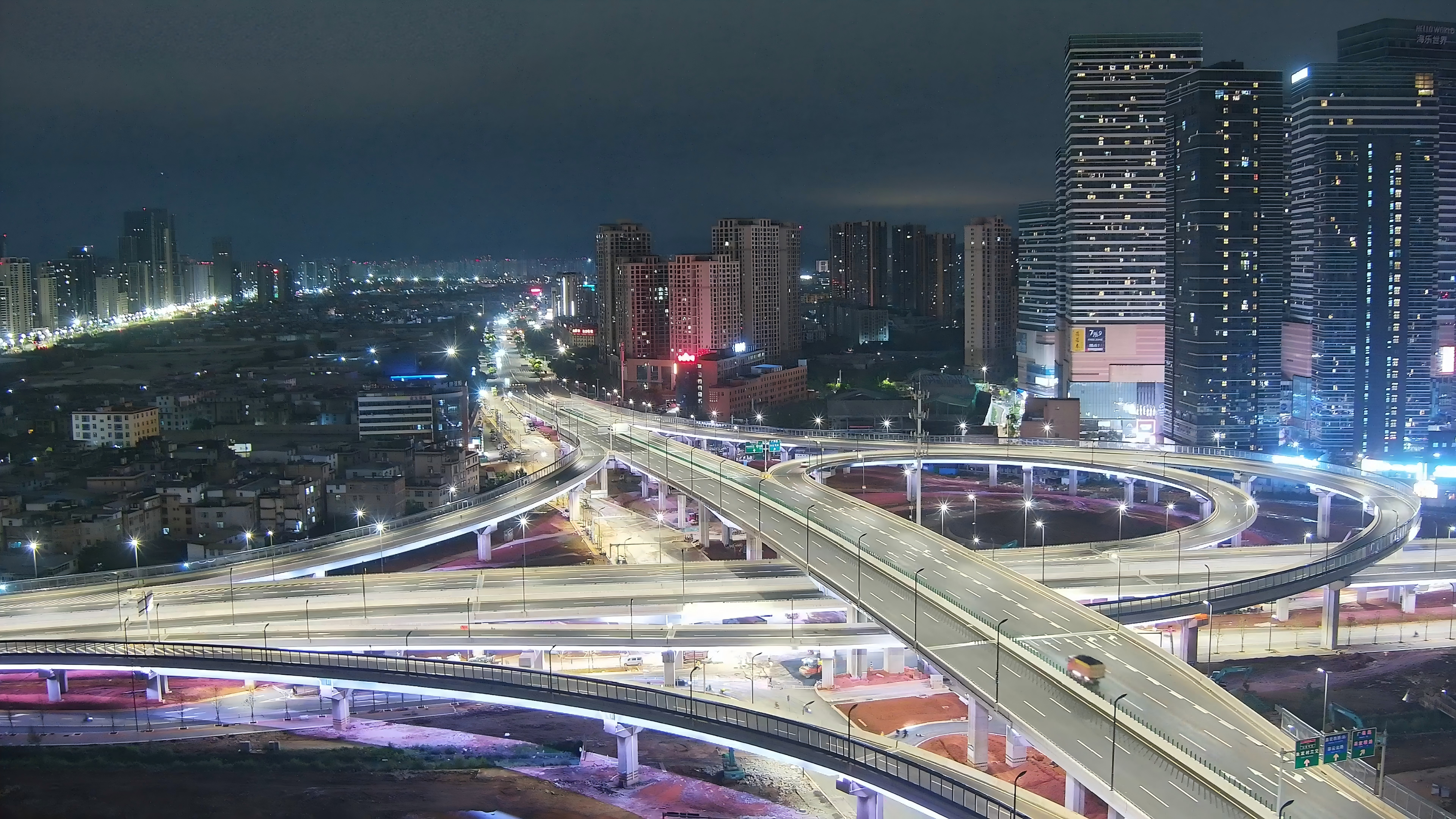 【配图1】安二司昆明市三环关合工程东三环A段照明工程顺利通电.jpg