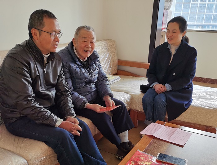 ?杨国文走访慰问集团老辅导老党员和难题职工