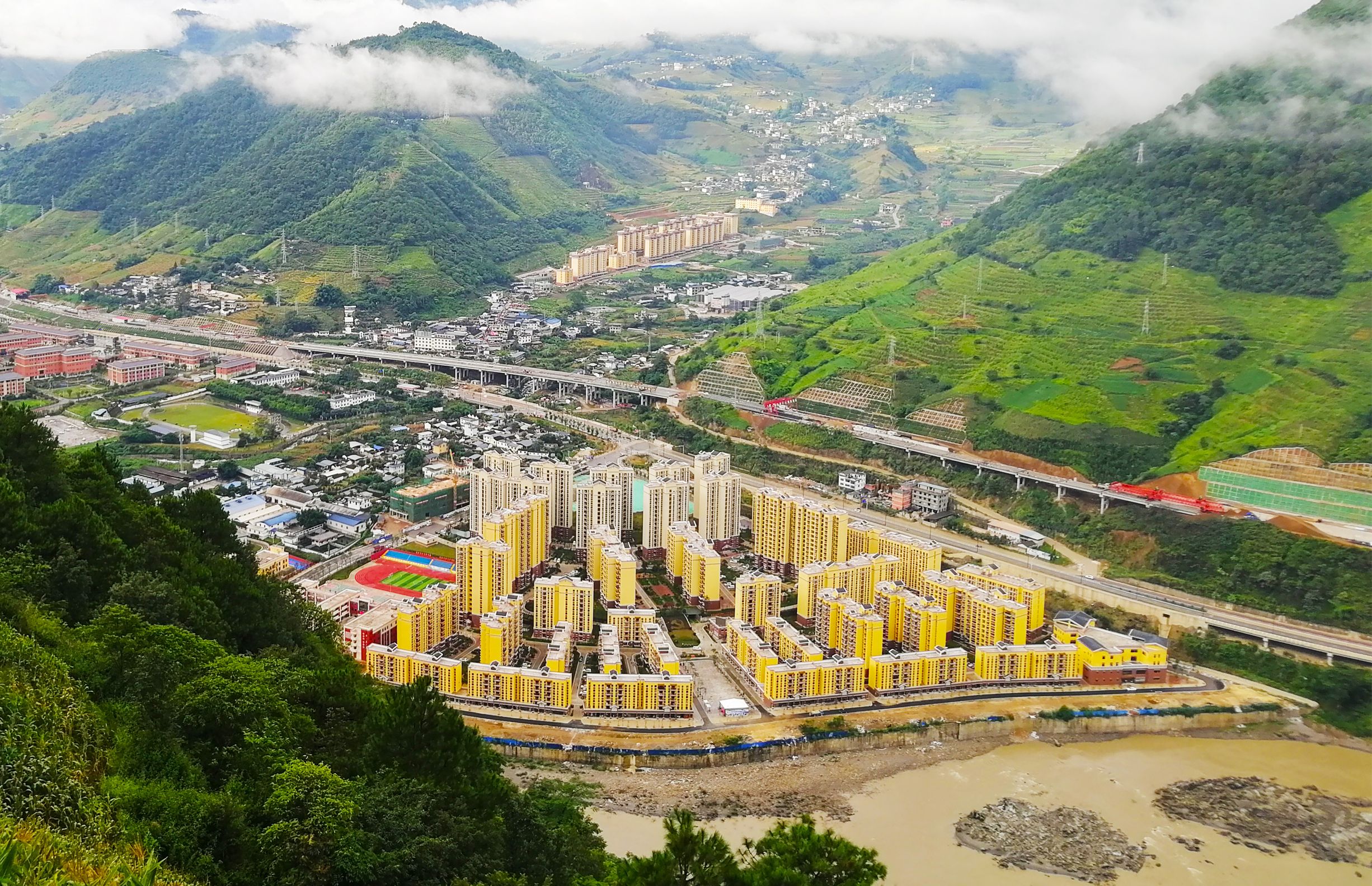 泸水市上江镇大练地村城墙坝易地扶贫搬迁安设点建设项目装置工程